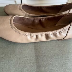 Amazon Essentials Women's Tan Ballet Flats